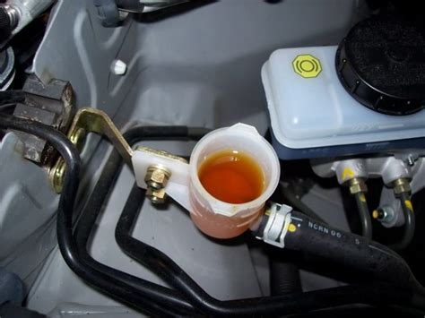 How To Bleed Clutch Master Cylinder [5 Easy Steps] - Torque Trip