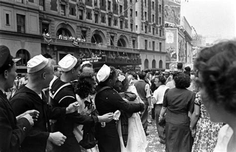 V-J Day Kiss in Times Square: Go Behind the Lens of That Famous Photo | Time.com