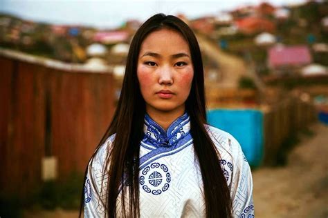 A Mongolian girl | Photos of women, Beauty around the world, Mongolian people