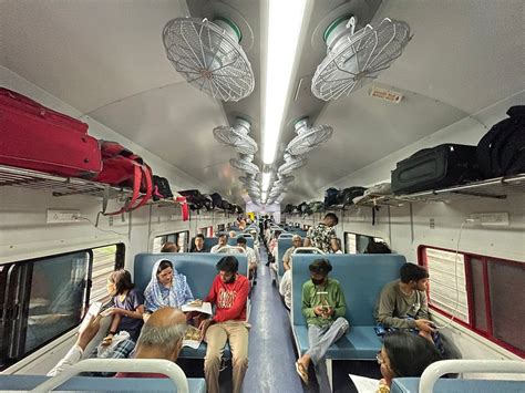 Pune-Mumbai Deccan Queen in New Avatar - New LHB Coaches - Punekar News