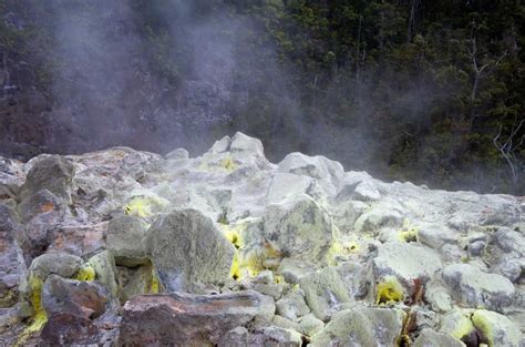 Volcano Sulfur Rocks - Hawaii Pictures