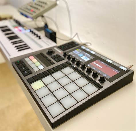 Native instruments maschine plus - syseoseoju