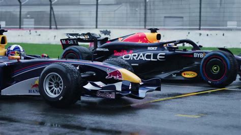 Two Formula 1 Cars, 20 Years Apart! - YouTube