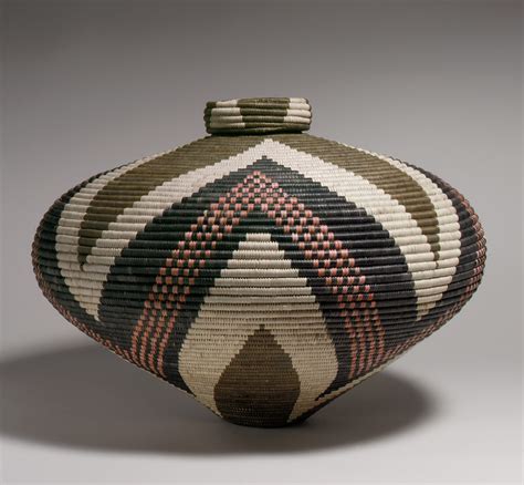 Lidded Basket | Beauty Nxgongo | 2000.441a,b | Work of Art | Heilbrunn ...