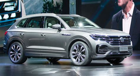 2019 VW Touareg Is Bigger, Lighter And Packs A Massive Display Inside | Carscoops