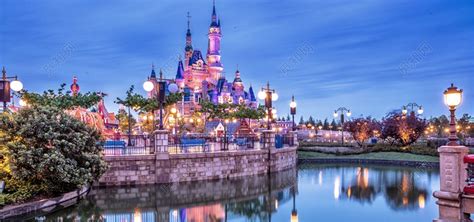 紫色迪士尼城堡背景免费下载 - 觅知网