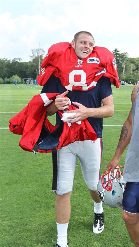 Ryan Mallett demonstrates what happens when you're a rookie... : r/nfl