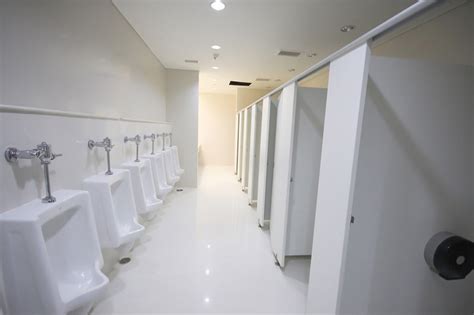 Commercial Toilets | Toilet and Urinal Installation | Four Seasons Plumbing