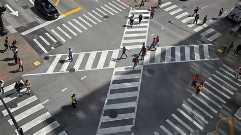 Diagonal "scramble" opens in Chicago's Loop - YouTube