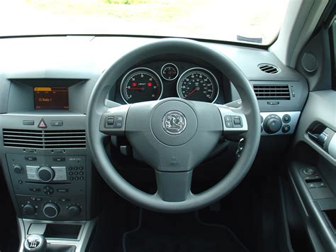 Vauxhall Astra Dashboard Controls - Vauxhall Astra Review