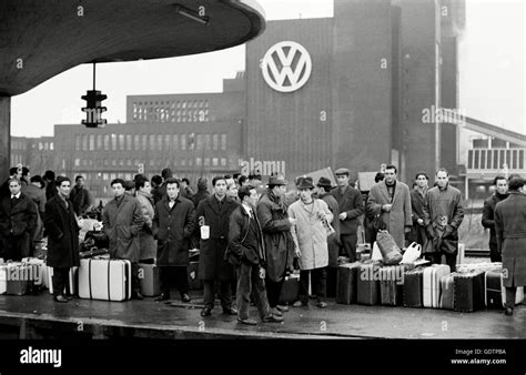 "Italian ""Gastarbeiter"" at the train station Wolfsburg, 1966 Stock Photo - Alamy