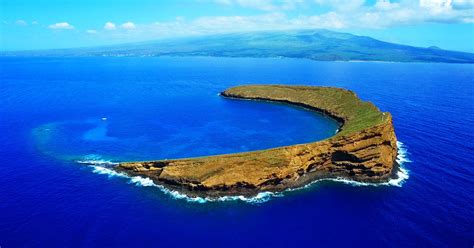 Molokini Crater | Snorkeling Trips & Info | Maui Hawaii