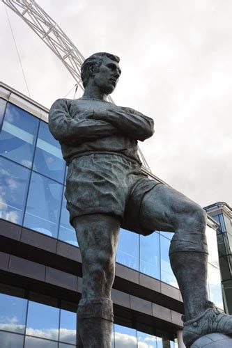 Bobby Moore Statue Wembley Stadium | Britain Visitor Blog