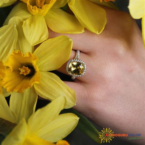 Yellow Sapphire - Know who should wear and its benefits (astrological).