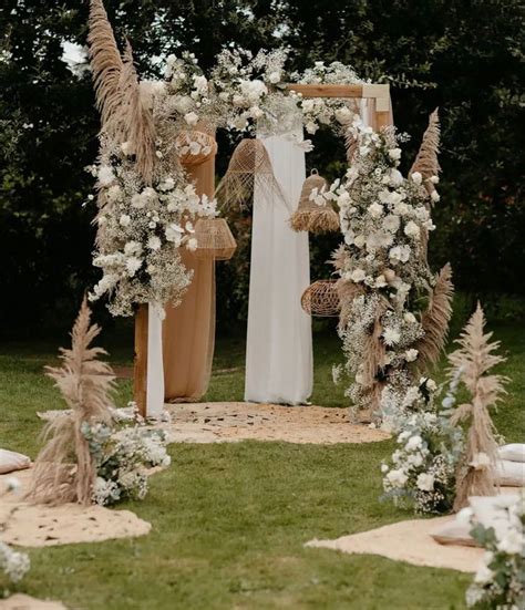 Boho backdrop | Boho wedding altar, Wedding backdrop design, Outdoor wedding backdrops