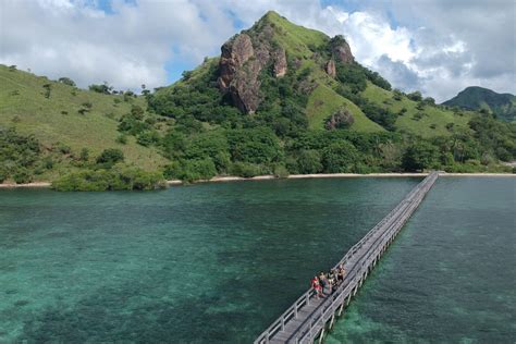 manjarite beach labuan bajo komodo national park - Flores Komodo ...