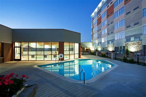 Four Points by Sheraton Saginaw Pool Pictures & Reviews - Tripadvisor