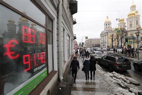 Russia’s economy likely to crumble under sanctions onslaught | Daily Sabah