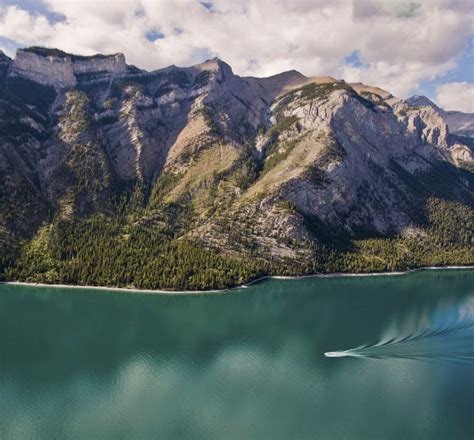 Lake Minnewanka Cruise: Banff National Park Sightseeing by Boat