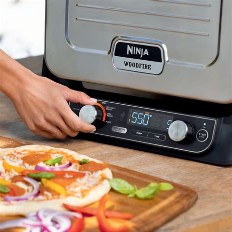 Ninja Woodfire Pizza Oven, 8-in-1 Outdoor Oven, 5 Pizza Settings, 700°F ...