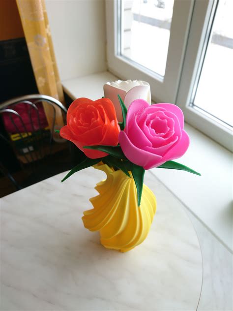 3D Printed vase with roses | Valentine print, 3d printing art, 3d printed objects