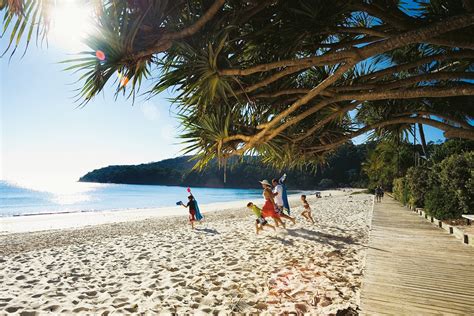 15 Best Sunshine Coast Beaches For Surfing and Swimming | Man of Many