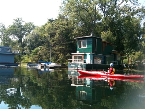 Toronto Fun Places: In kayak around Toronto Islands (girlfriends outing)