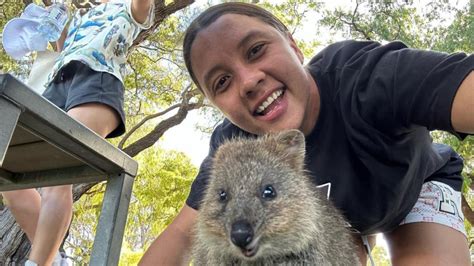 Sam Kerr quokka selfie: Soccer superstar poses for Rottnest Island snap | PerthNow