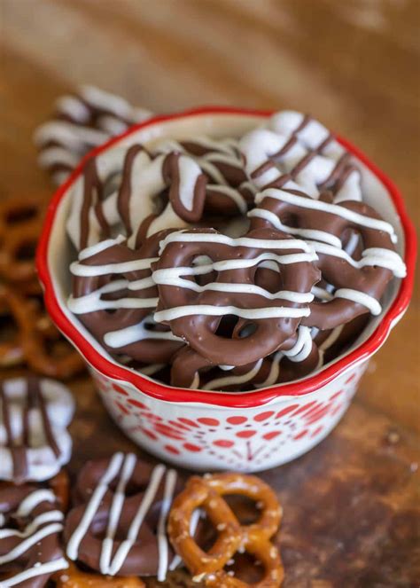 How to Make Chocolate Covered Pretzels | Lil' Luna