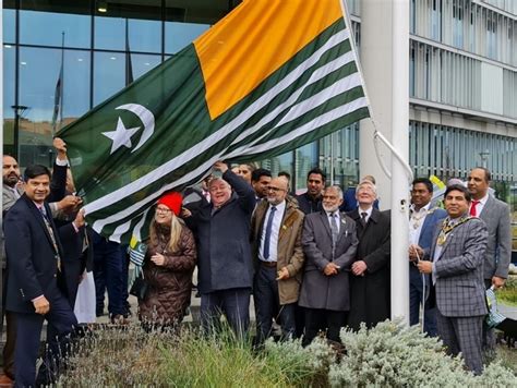 Rochdale News | News Headlines | Kashmir flag raised at Number One Riverside for Azad Kashmir ...