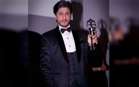 SRK wins Asian Award