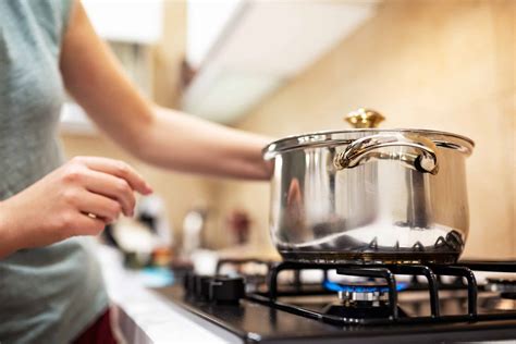 Cooking on a Gas Stove: What are the Pros vs. Cons? - LeafScore