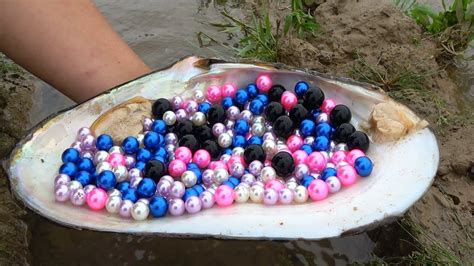 Beautiful Flowing Water picked up a few clams and opened them, revealing colorful pearls inside ...