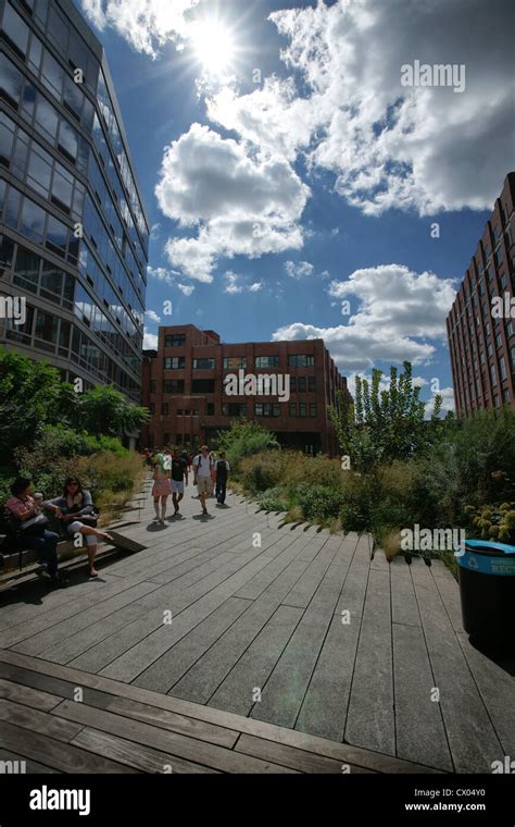 the high line park in Chelsea, New York City Stock Photo - Alamy