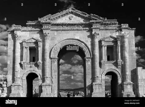 View over Hadrian’s Arch in Jerash city, Jordan, Middle East Stock Photo - Alamy