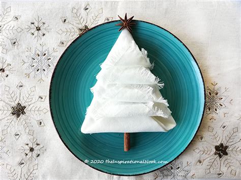 DIY Christmas Tree Napkin Fold