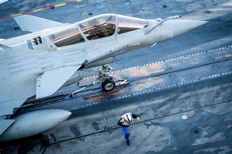 What is an Aircraft Catapult System in an Aircraft Carrier?