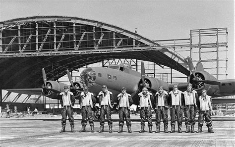 B-17E Bomber crew at MacDill Field, Tampa, Florida, March 1942. : r ...