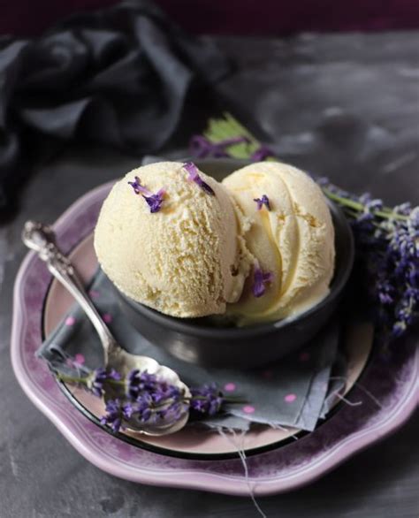 Lavender Ice Cream with Honey (Churned Lvender Ice Cream)