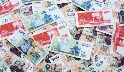 What currency do Iceland use and how to travel on budget