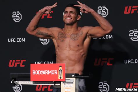 gilbert-burns-ufc-226-official-weigh-ins | MMA Junkie