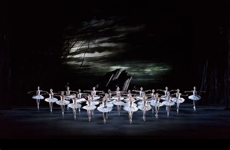 SWAN LAKE_The Royal Ballet_ROH.Odette_Odile; ariane la Nunez,Prince; Vadim Muntagirov,Queen ...