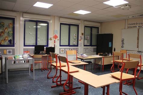 NEUILLY-SUR-MARNE ; COLLÈGE GEORGES-BRAQUE - VUE D'UNE SALLE DE SEGPA - Document - Atlas de l ...