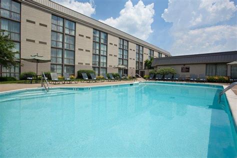 Holiday Inn Cincinnati-Riverfront, Covington (KY) - Booking Deals ...