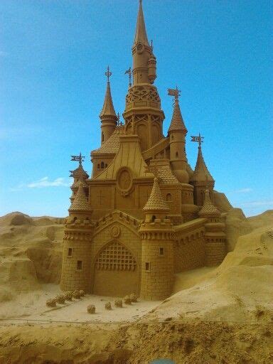 Disney Castle | Sand art, Sand sculptures, Sand castle