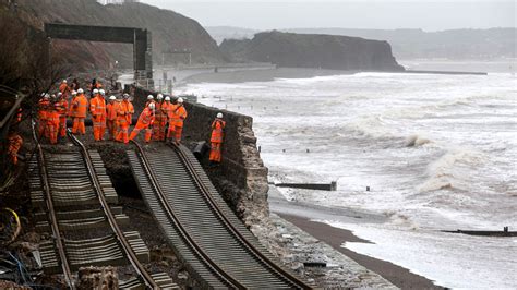 UK storms: Dawlish sea wall collapses under railway line – Channel 4 News