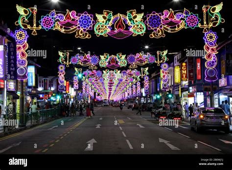 Deepavali street decorations in Serangoon Road, Little India, Singapore Stock Photo - Alamy