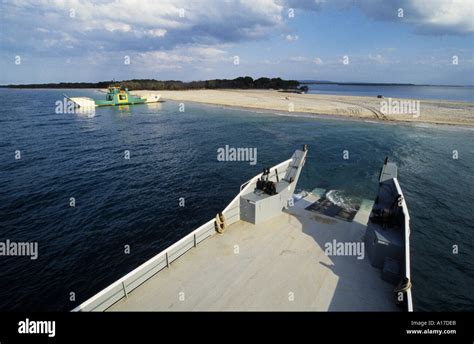 Ferries to Fraser island Stock Photo - Alamy