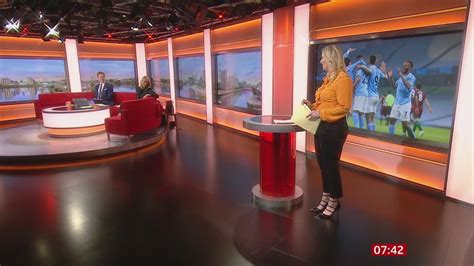 Jane Dougall - BBC Breakfast Sport 03/03/2021 - HD - YouTube