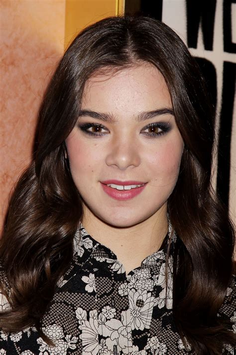 HAILEE STEINFELD at Pitch Perfect Sing Along Screening in New York – HawtCelebs